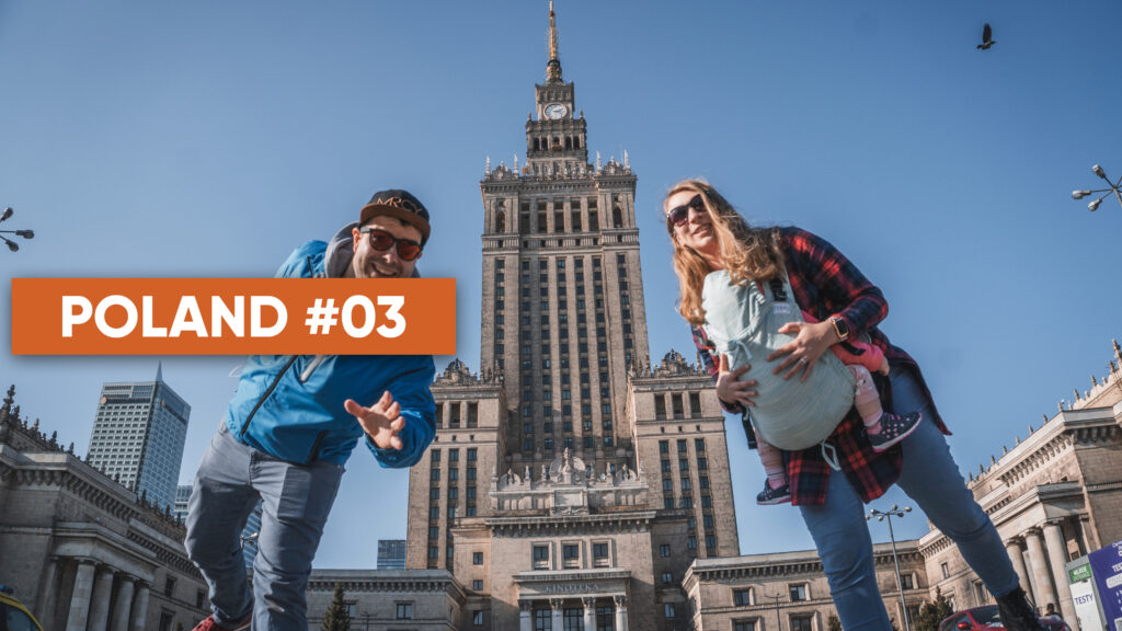 V poradí tretím štátom, ktorý sme navštívili bolo susedné Poľsko. 🇵🇱 Ako prvé mesto, ktoré sme objavovali pri cestovaní bola Varšava. Tam sme si vyskúšali aj náš prvý let z Košíc do sveta.